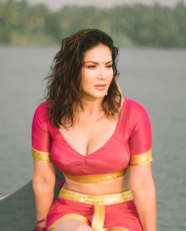 Sunnyleone Latest Instagram Pics